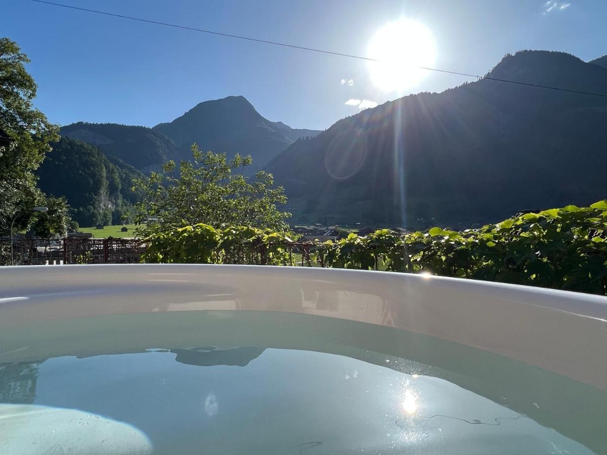 Romantic Private Superior Swiss Chalet With Hottub Lungern Buitenkant foto